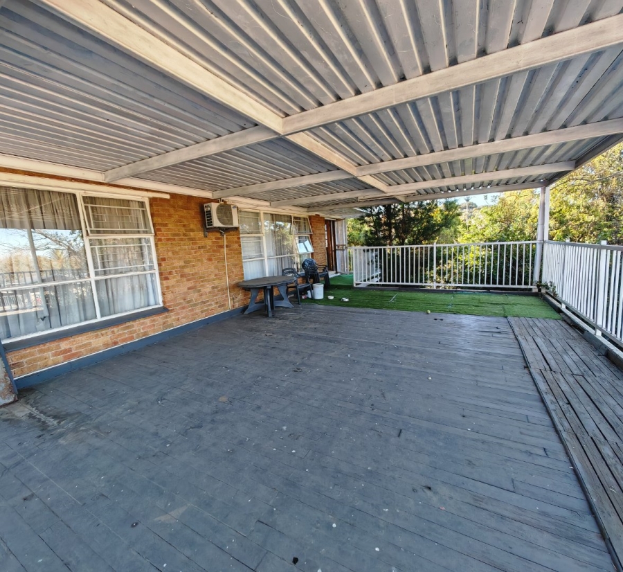 6 Bedroom Property for Sale in Heuwelsig Free State